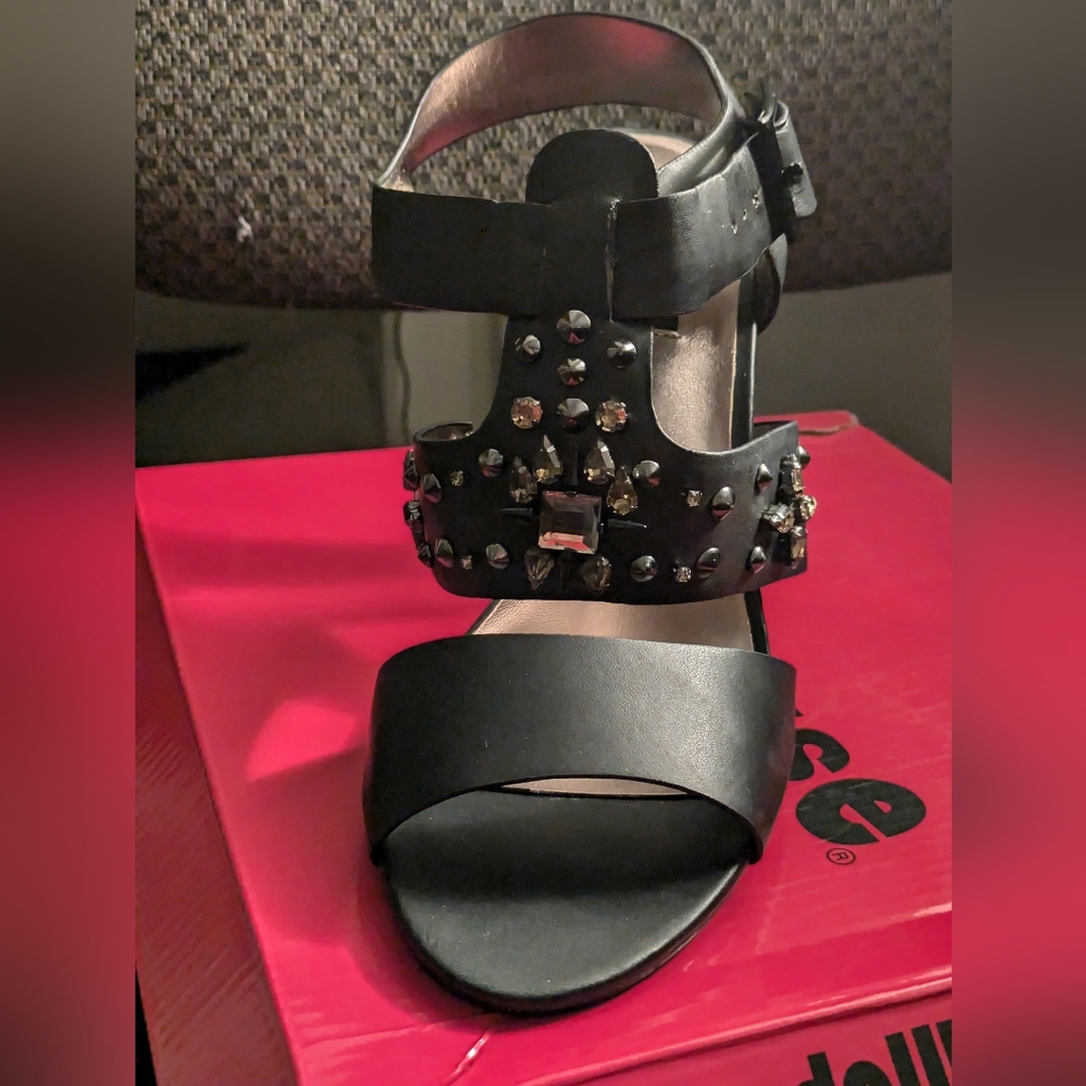 Dollhouse size 9 high heels,black.